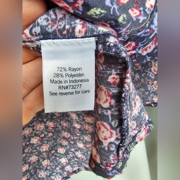 Lauren Conrad long sleeve Blouse XL Ruffle Style Roses - Picture 5 of 7